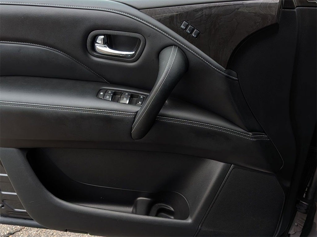 2022 INFINITI QX80 LUXE