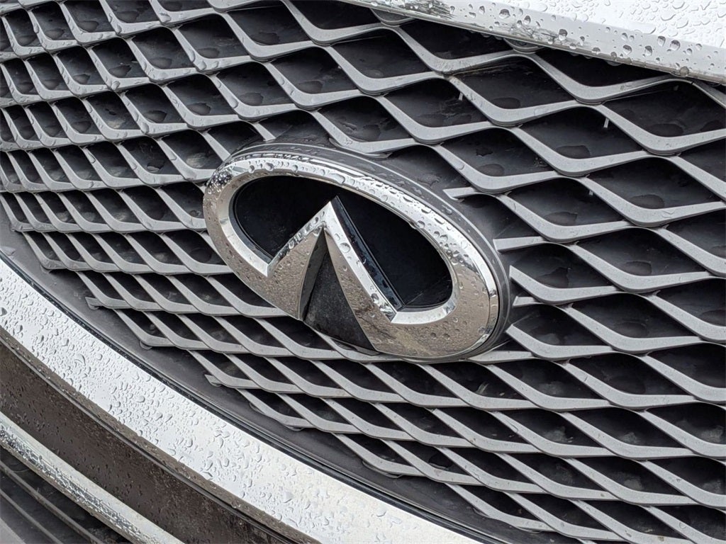 2022 INFINITI QX80 LUXE