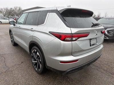 2022 Mitsubishi Outlander ES