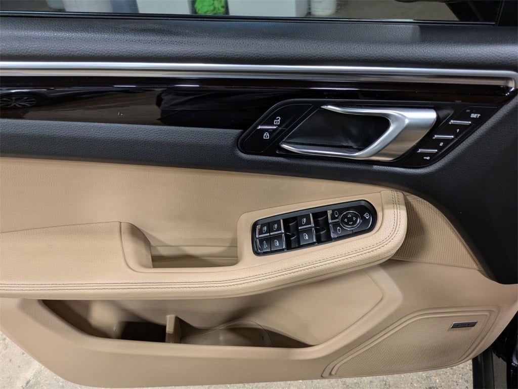 2022 Porsche Macan Base