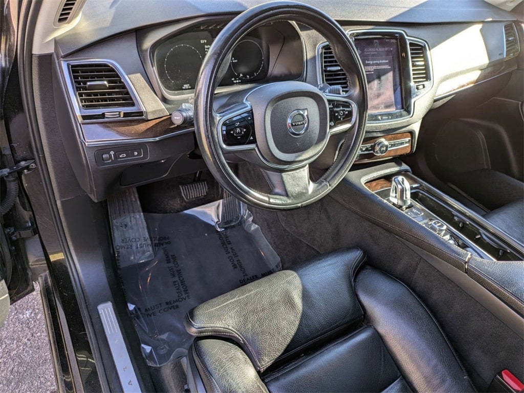 2016 Volvo XC90 Hybrid T8 Momentum