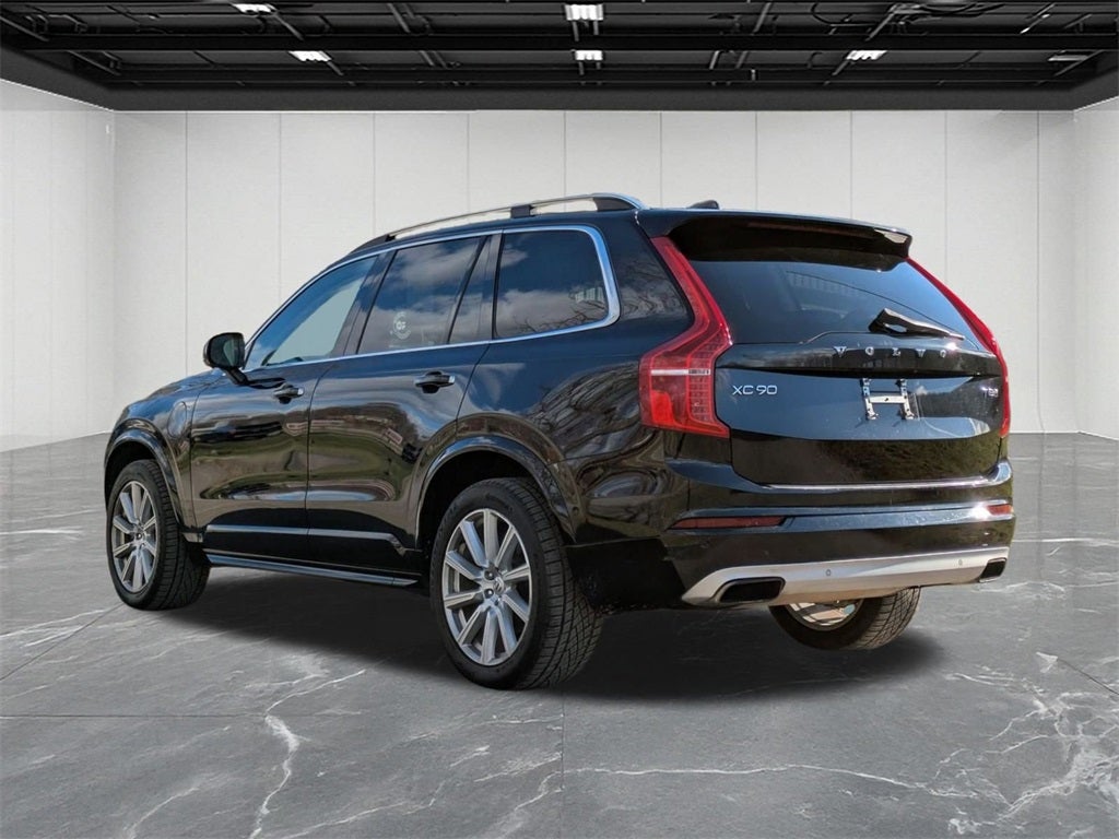 2016 Volvo XC90 Hybrid T8 Momentum