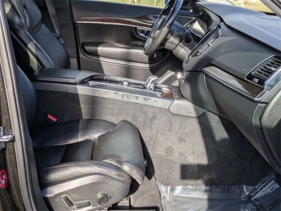 2016 Volvo XC90 Hybrid T8 Momentum