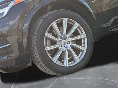 2016 Volvo XC90 Hybrid T8 Momentum