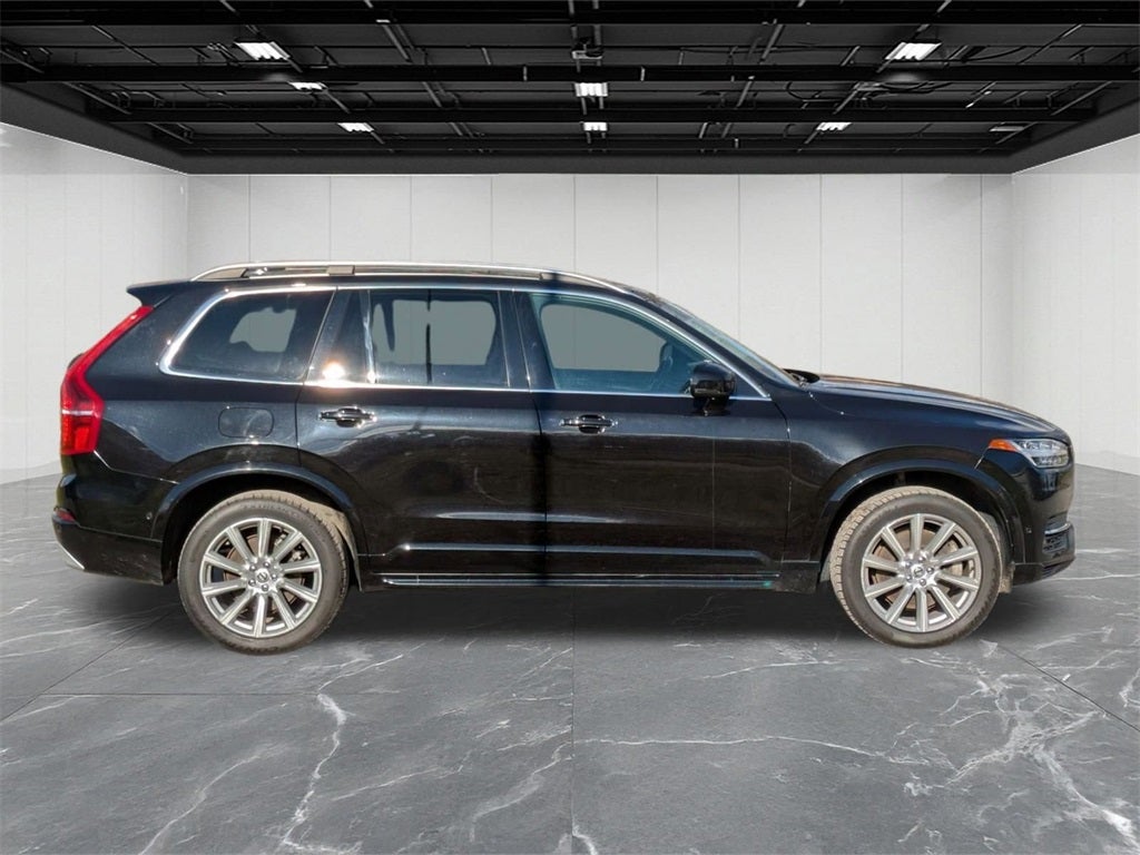 2016 Volvo XC90 Hybrid T8 Momentum