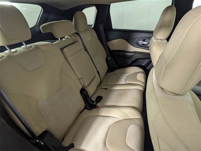 2016 Jeep Cherokee Sport