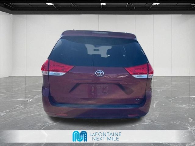 2012 Toyota Sienna LE 8 Passenger