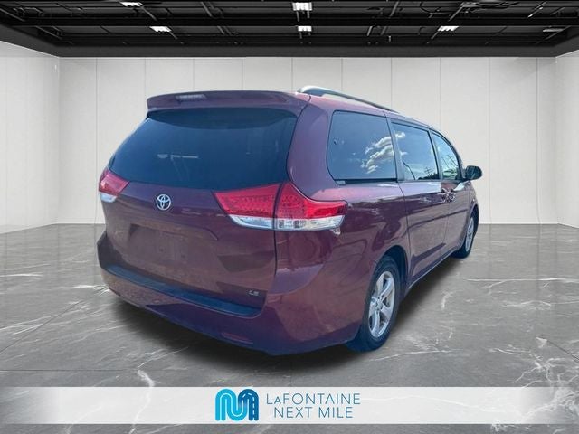 2012 Toyota Sienna LE 8 Passenger