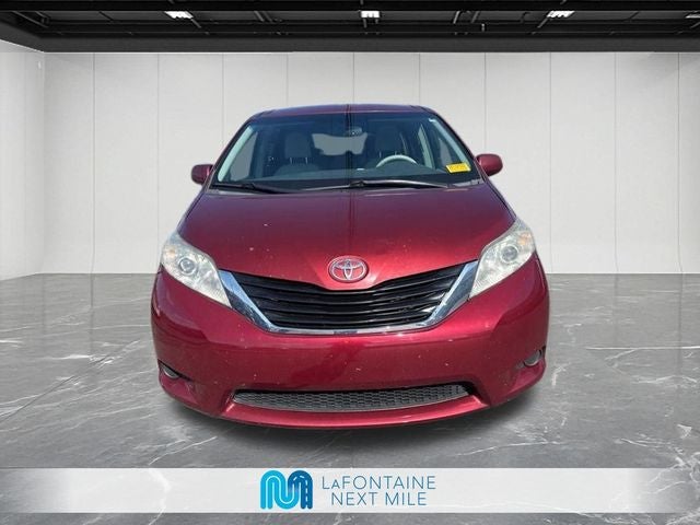 2012 Toyota Sienna LE 8 Passenger